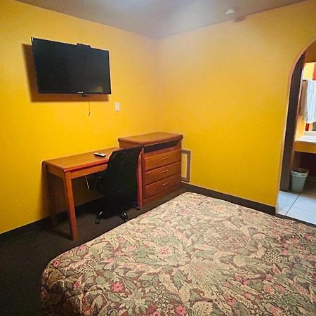 Relax Inn By Oyo Sulphur Hwy 90 Bagian luar foto