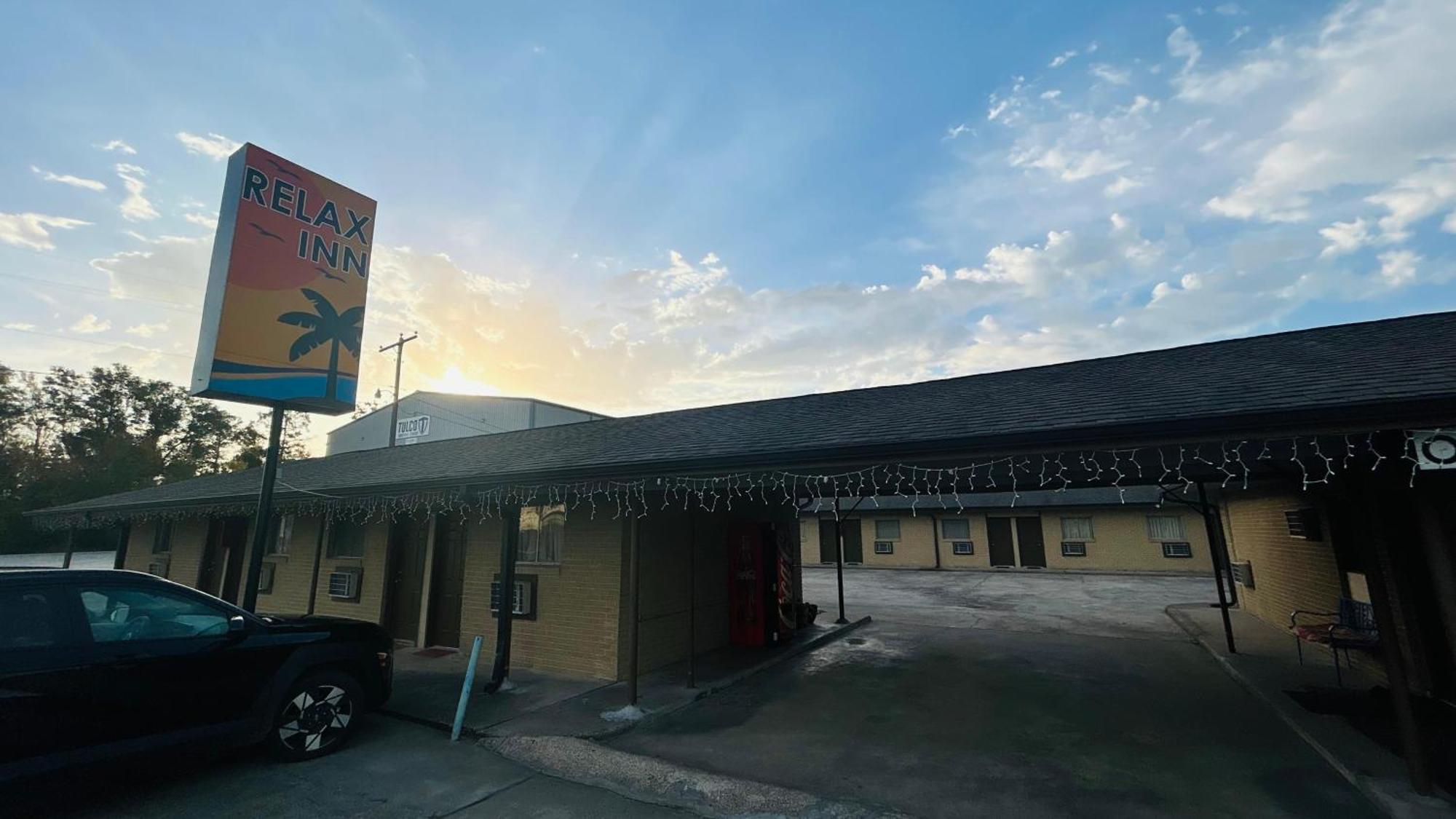 Relax Inn By Oyo Sulphur Hwy 90 Bagian luar foto